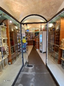 Foto Attività commerciale a La Spezia Centro Storico di 30 m² in vendita