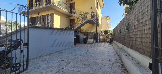 Foto Villa bifamiliare in Via Salvatore di Giacomo, Rosignano Marittimo
