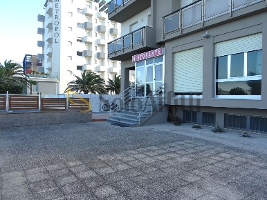 Foto Attività commerciale a Senigallia Lungomare di Levante di 640 m²