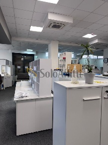 Foto Locale commerciale a Pescara Porta Nuova di 500 m² con 2 locali