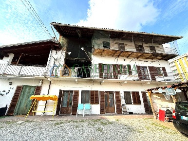 Foto Casa indipendente a Samone di 195 m² con 11 locali in vendita