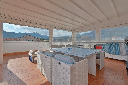 Foto Appartamento in Via Montello 54C, Loano Centro di 130 m² con 6 locali