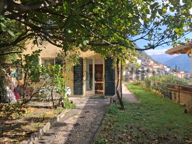 Foto Appartamento in Via Ronchetto 4, Moltrasio di 100 m² con 5 locali