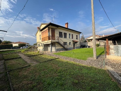 Foto Villa unifamiliare in Via Papa Giovanni XXIII 36, Centro di 313 m²