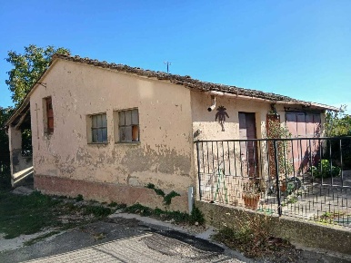 Foto Magazzino in Strada Cecanibbio  9, Amelia Centro di 40 m² con 2 locali