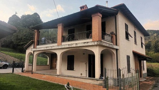 Foto Villa bifamiliare in Via G. Mazzini 101, Ronco Scrivia di 90 m²