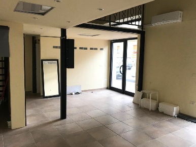 Foto Locale commerciale a Ascoli Piceno di 50 m² con 2 locali in vendita