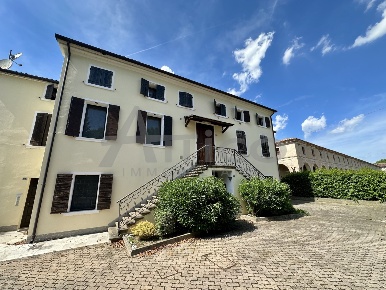 Foto Mansarde in Via F. Turati RO, Villadose Centro di 80 m² con 4 locali
