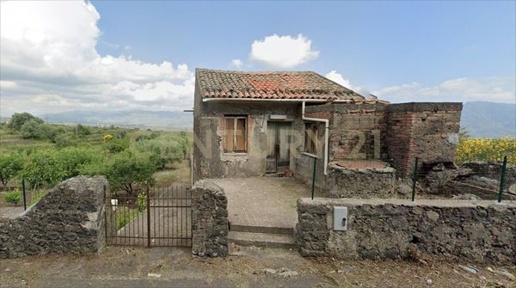 Foto Rustico a Castiglione di Sicilia di 70 m² con 1 locali in vendita