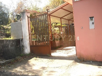 Foto Casa indipendente a Zafferana Etnea Centro di 74 m² con 3 locali