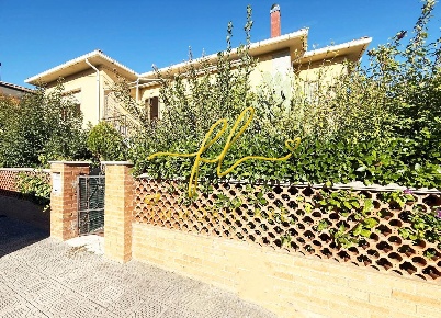 Foto Villa unifamiliare a Cecina Cecina Centro di 290 m² con 10 locali
