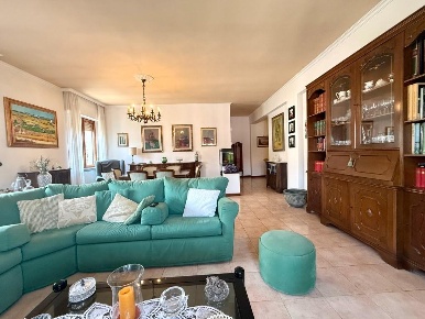 Foto Appartamento a Massa Centro di 145 m² con 5 locali in vendita