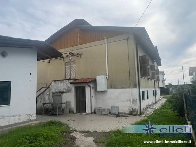 Foto Villa unifamiliare a Massa Bondano - Partaccia di 180 m² con 9 locali