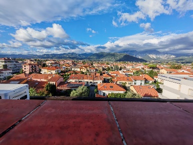 Foto Attico a Carrara Marina di Carrara di 190 m² con 7 locali in vendita
