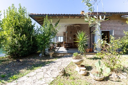 Foto Villa unifamiliare a Montaione Centro di 115 m² con 5 locali