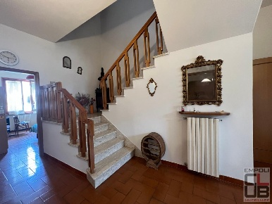 Foto Casa indipendente a Empoli Serravalle - Tinaia di 260 m² con 6 locali