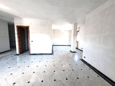 Foto Appartamento a Carrara Marina di Carrara di 145 m² con 5 locali