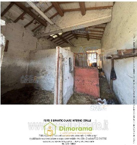 Foto Capannone industriale a Quarrata di 354 m² con 2 locali in vendita