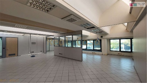 Foto Ufficio in Via Malavolti, Modena Crocetta di 630 m² con 11 locali