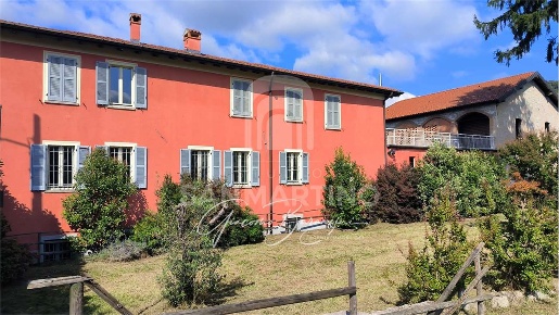 Foto Negozio in Via Milano, Cocquio-Trevisago Cocquio di 550 m² in vendita