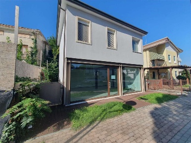 Foto Negozio a Montegrotto Terme di 66 m² con 1 locali in vendita