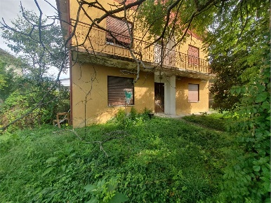 Foto Casa indipendente a Torreglia di 210 m² con 8 locali in vendita