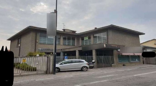 Foto Capannone industriale in Via XXV Aprile, Limbiate Centro di 780 m²