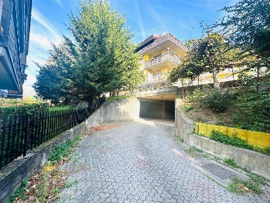 Foto Box a Saint-Vincent di 48 m² con 1 locali in vendita