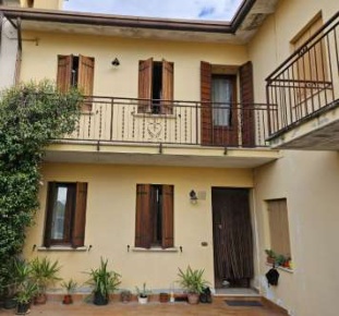 Foto Appartamento in Via A. De Gasperi, Loria di 144 m² con 7 locali