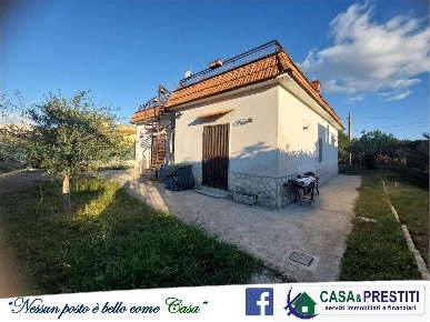 Foto Villa unifamiliare a Castel Volturno di 100 m² con 7 locali in vendita