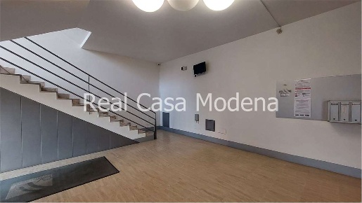 Foto Ufficio in Via Cagliostro, Modena San Faustino di 625 m² con 18 locali