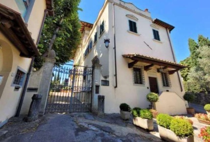 Foto Appartamento in Via Montalbano, Firenze Gignoro di 220 m² con 7 locali