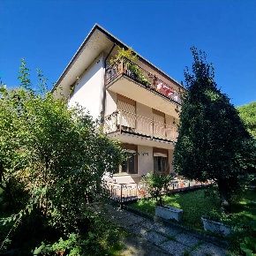 Foto Appartamento in VIA POZZI 12, Casciago Centro di 122 m² con 6 locali