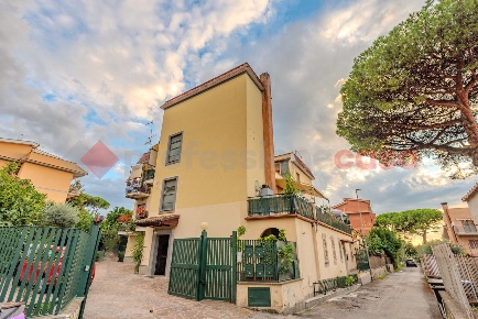 Foto Appartamento in Via del Fosso di San Matteo 12, Roma Tor Vergata