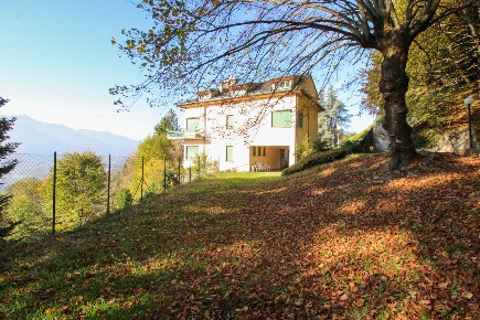 Foto Attico in LocalitÃ  CaslÃ© 1, Alta Valle Intelvi di 97 m² con 4 locali