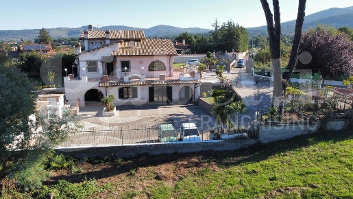 Foto Villa unifamiliare in Via Botticelli SNC, Marino di 331 m² in vendita