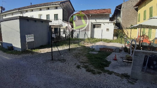 Foto Case semi ndipendenti a Cordenons Centro di 140 m² con 6 locali
