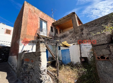 Foto Casa indipendente in Via San Gaetano snc, Leni Rinella di 300 m²