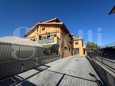 Foto Appartamento in Via San Paolo Apostolo 1, Marino di 84 m² con 3 locali