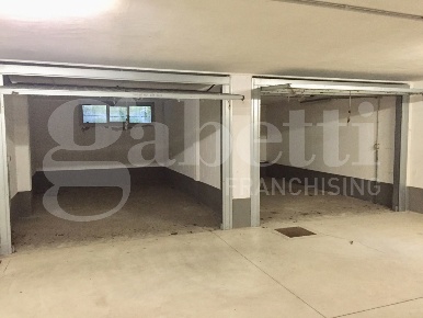 Foto Box in Via Ugo Foscolo 4, Malgrate di 24 m² in vendita