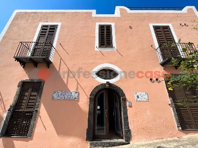 Foto Hotel in Via San Gaetano snc, Leni Rinella di 400 m² in vendita