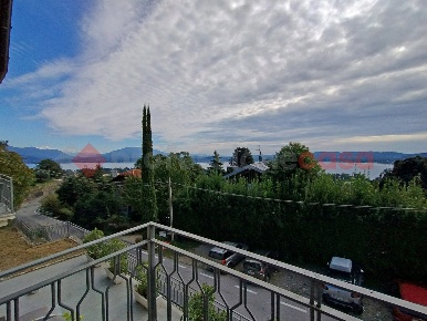 Foto Villa unifamiliare in per massino, Lesa Centro di 200 m² con 4 locali