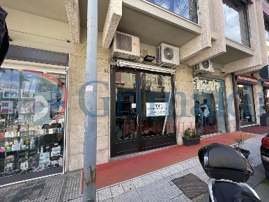 Foto Negozio in Via Camiciotti 53, Messina San Martino di 200 m² in affitto
