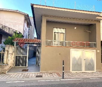 Foto Casa indipendente in Via Manzoni snc, Siano di 90 m² con 3 locali
