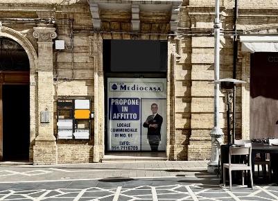 Foto Negozio in Corso Trento e Trieste, Lanciano di 61 m² con 1 locali