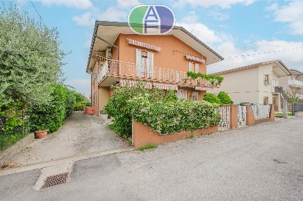 Foto Villa bifamiliare in Via Carducci 19, Spinea Spinea Orgnano di 140 m²