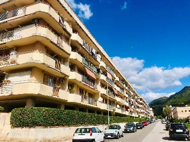 Foto Appartamento in Via Quintino di Vona 7, Salerno di 110 m² con 5 locali
