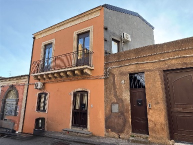 Foto Appartamento a Pedara Centro di 70 m² con 4 locali in affitto