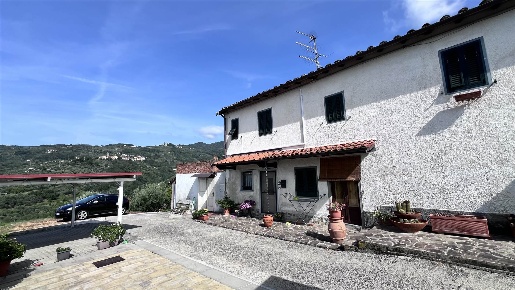 Foto Rustico in Via Gamberaiolo, Massa e Cozzile di 240 m² con 6 locali