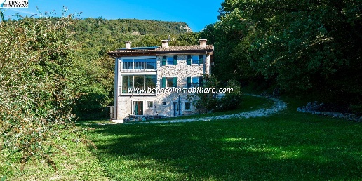 Foto Rustico in Loc. Ca' Nova, Caprino Veronese di 176 m² con 6 locali